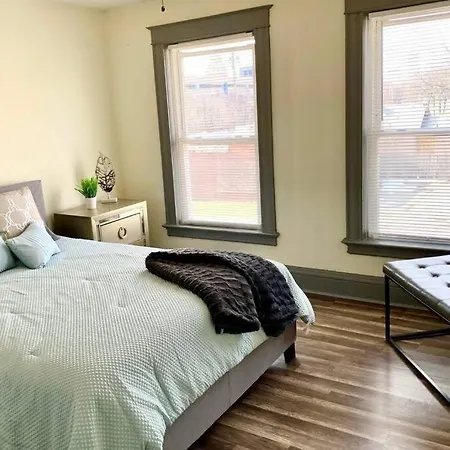 5Br Niagara Getaway Prime Location-Sleeps 10